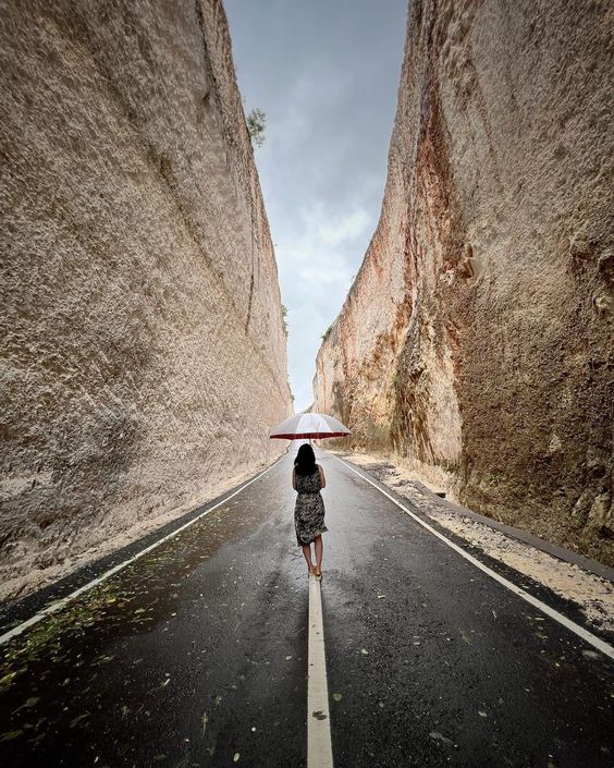 「Tanah Barak Cliff」藍色公路