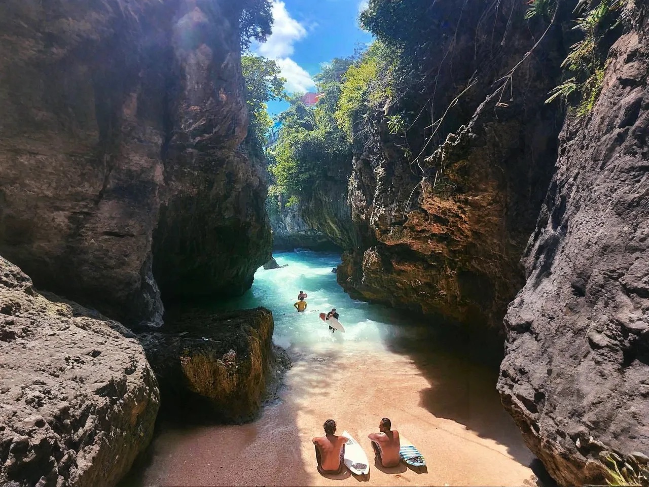 峇里島 Suluban Beach 詳細攻略：探索秘境海灘之美