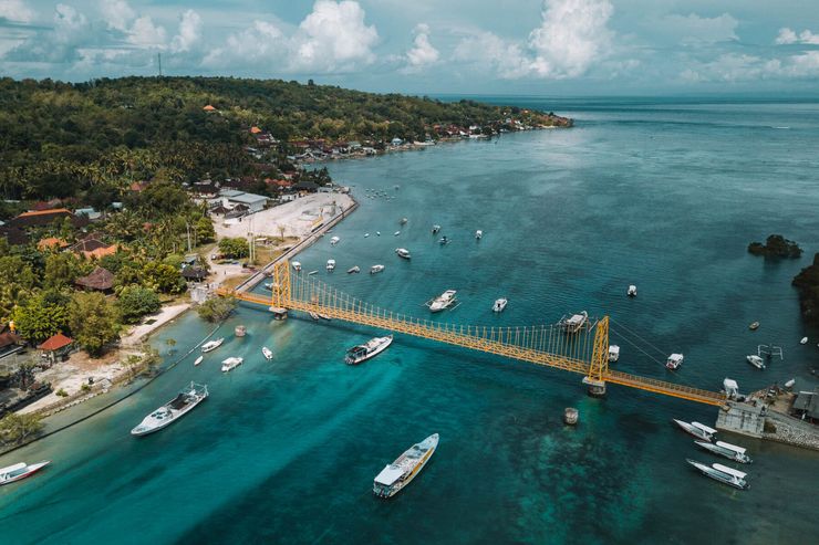 連接藍夢島 - 金銀島的 Yellow Bridge