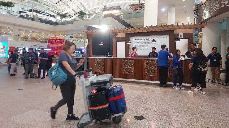 沒有線上繳交觀光税，下飛機後去這個櫃檯補繳 