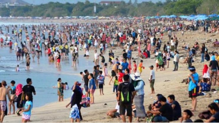 峇里島旅遊旺季的人潮