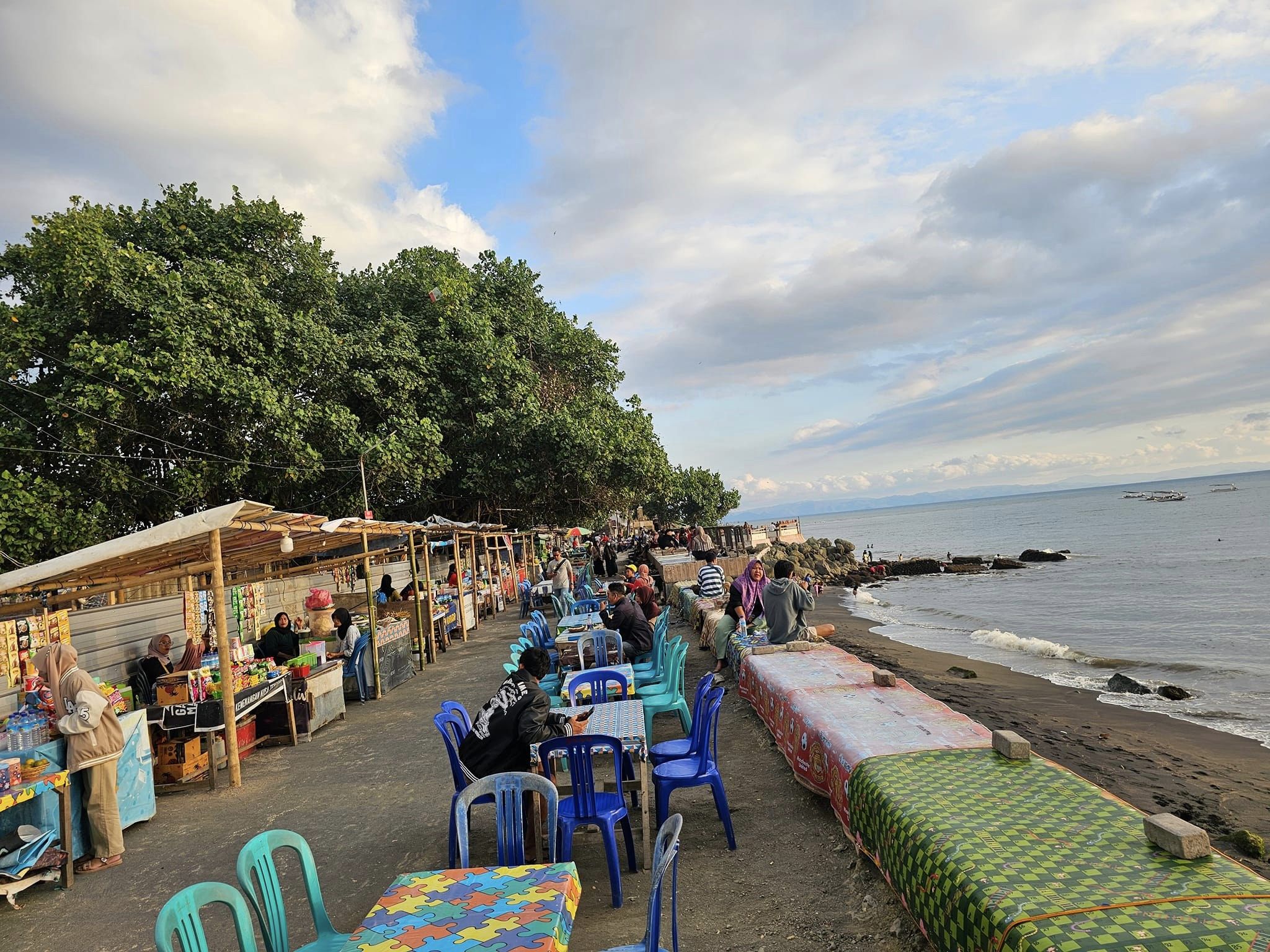 Ampenan，在地人的海景餐廳，終於找到真正印尼人物價了，超級便宜