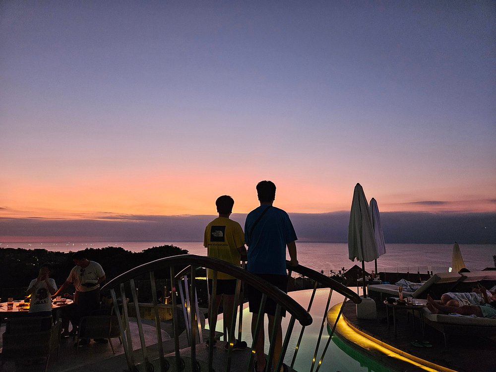 比Rock Bar更chill! 峇里島阿雅娜 Luna Rooftop Bar的360度夕陽美景體驗