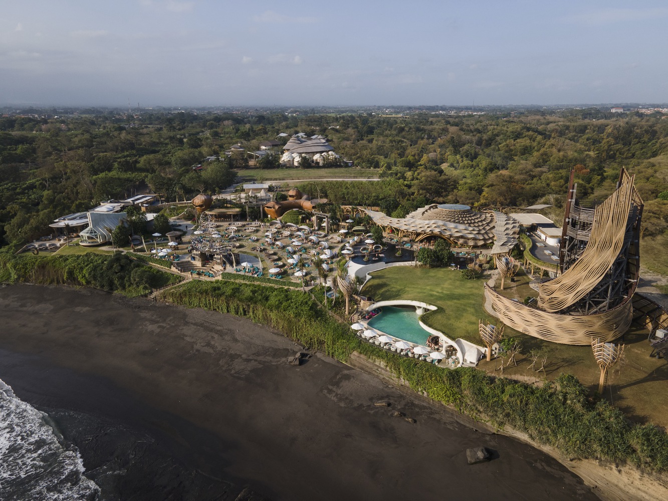 Luna Beach Club：峇里島Nuanu Creative City的夢幻海灘俱樂部