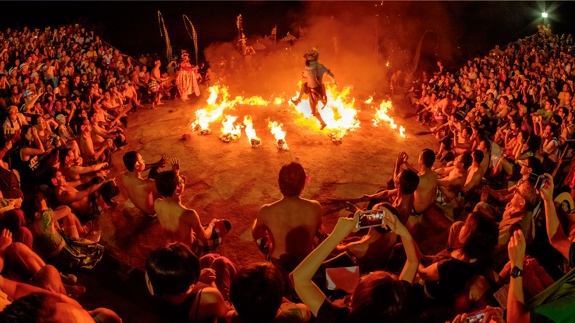 峇里島六大必看卡恰火舞（Kecak Fire Dance）地點：一場視覺與文化的饗宴