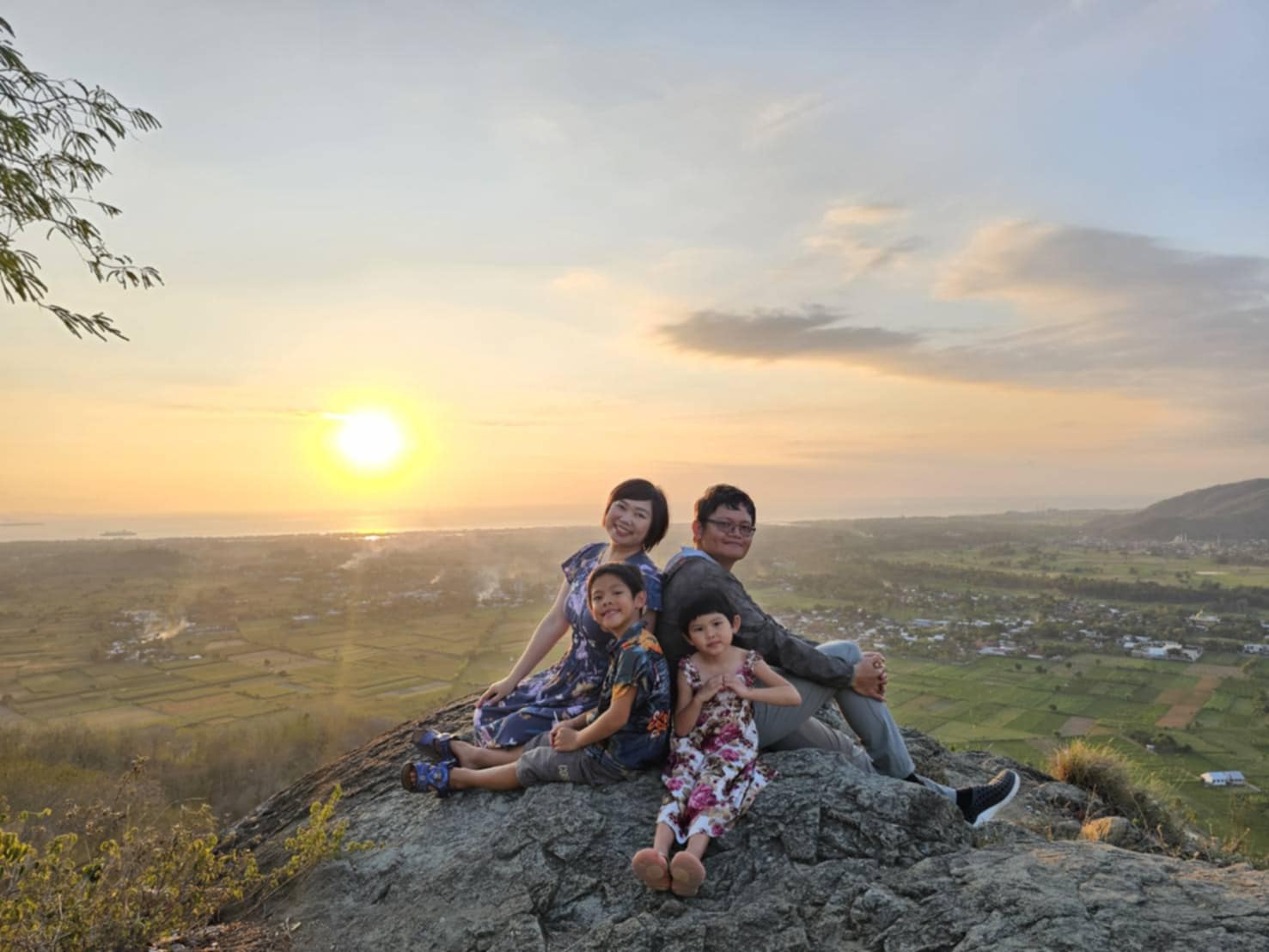 Batuidung，非常難到達的小山丘，但是上去後可以看到整個龍目島的山跟海，搭配日落超美