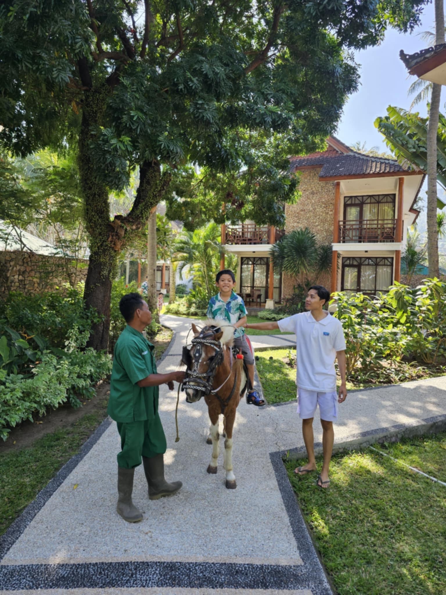 非常推薦的Holiday resort Lombok，因為獨立紀念日拿到騎Pony小馬的招待券還有館內Spa體驗券
