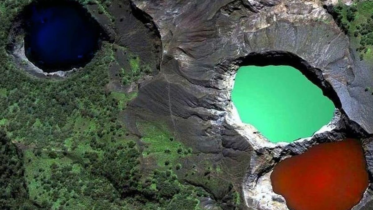 Kelimutu Lake