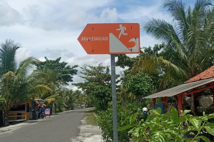 在峇里島海邊多留意此疏散標誌